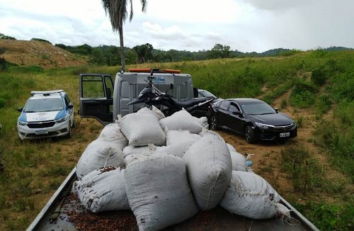 PM localiza carga de cacau roubada por quadrilha em Itabuna