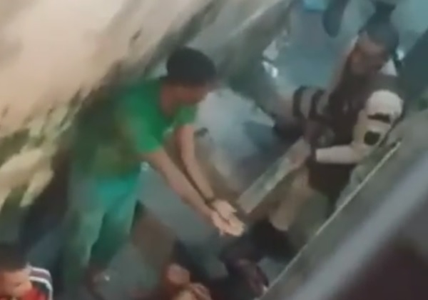 Policiais militares filmados torturando jovens são presos em flagrante pela PM