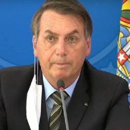 Bolsonaro veta obrigatoriedade do uso de máscara em igrejas, comércios e escolas