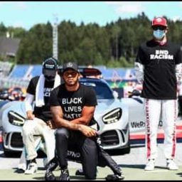 Pilotos se ajoelham em protesto contra o racismo antes do GP da Áustria