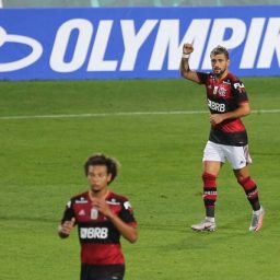 Flamengo vence a 1ª com Domènec e deixa a lanterna do Brasileirão