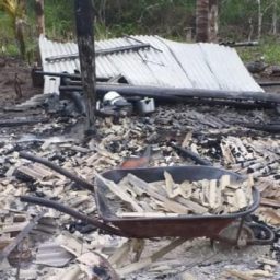 Grupo armado agride agricultores e ateia fogo em acampamento em Santa Cruz Cabrália