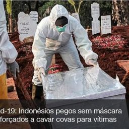 Autoridades obrigam pessoas sem máscaras a cavar cova para vítimas do coronavírus