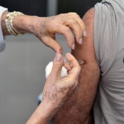 Governo da Bahia negocia com a Rússia vacina promissora contra o novo coronavírus