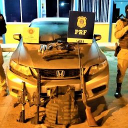 PRF apreende arsenal de guerra, explosivos e coletes balísticos em Itabela, extremo sul da Bahia