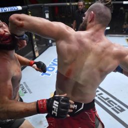UFC: Jiri Prochazka dá show, arrasa Dominick Reyes e pede disputa de cinturão