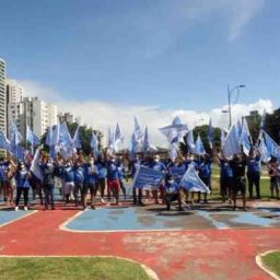 Bancários realizam carreata em Salvador para cobrar inclusão em grupo prioritário de vacinação