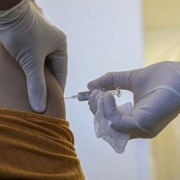 Mais de 50 cidades baianas iniciaram vacinação de jornalistas