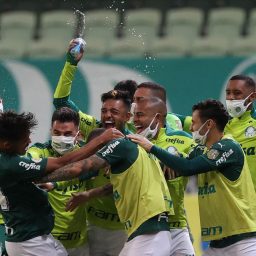 Palmeiras vence Bahia e sobe na classificação do Brasileirão