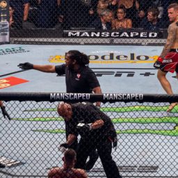 McGregor fratura tornozelo e Poirier fecha trilogia do UFC com nocaute técnico