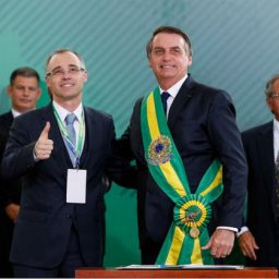 Presidente Jair Bolsonaro decide indicar André Medonça para o STF