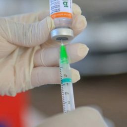 Secretaria da Saúde do Estado reúne prefeitos de 43 municípios para alavancar vacinação