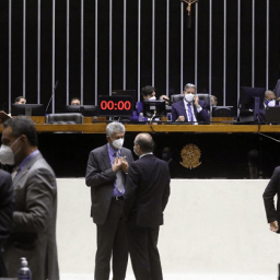 Câmara conclui votação da PEC da reforma eleitoral em segundo turno