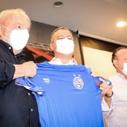 Lula recebe camisa do Bahia e Rui fala em ‘certeza de dias melhores’
