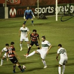 Vitória empata com o Coritiba no Barradão e segue no Z-4 da Série B