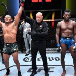 UFC: Massaranduba vence mesmo após punição por chute baixo e brinca com rival: ‘Tem o s*** muito grande’