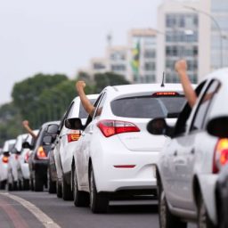 Motoristas de aplicativo farão greve nesta sexta devido ao aumento do preço da gasolina