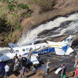 Avião de Marília Mendonça cai em Minas; morte da cantora é confirmada