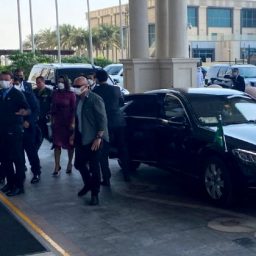 Bolsonaro chega a Dubai, primeira parada nos Emirados Árabes