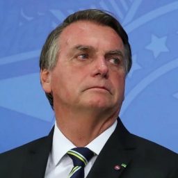 Bolsonaro diz que está “louco para entregar” a presidência da República