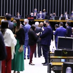 Centrão planeja eleger bancada de 160 deputados na Câmara