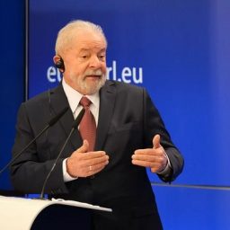 Lula diz ao Parlamento Europeu que “Bolsonaro é cópia mal feita de Trump”