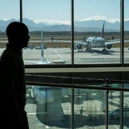 Proibir voos da África é “tapar sol com peneira”, dizem cientistas; chefes de estado falam em “afrofobia”