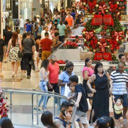 Natal deve movimentar R$ 34,3 bilhões em vendas e gerar 73,1 mil vagas, diz CNC