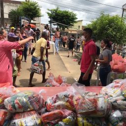 Prefeitura distribui mais de 5 mil cestas básicas após enchente em Gandu