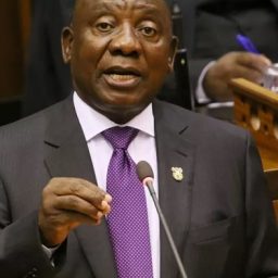 Presidente da África do Sul diz que ômicron avança e apela por vacinação