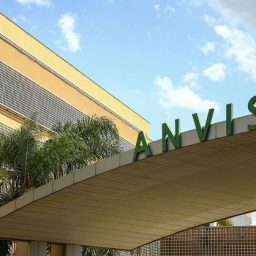 Diretores da Anvisa voltam a ser ameaçados após aprovar uso da Coronavac para crianças