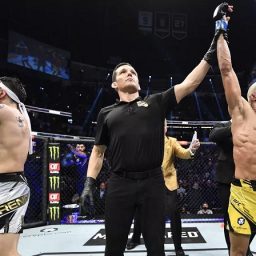 Deiveson vence Brandon Moreno e recupera título peso-mosca do UFC