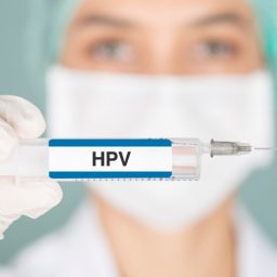 Entenda a importância da vacina contra HPV para saúde feminina