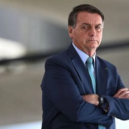 Homem é preso depois de tentar jogar ovo em Bolsonaro