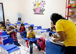Mais de 70% das cidades brasileiras ainda não começaram aulas presenciais