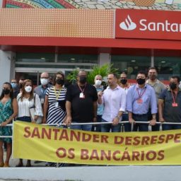 Bancários realizam ato contra demissões e precarização do trabalho no Santander