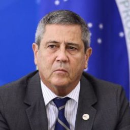 Braga Netto se filia ao PL com expectativa de ser vice de Bolsonaro