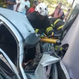 Acidente no sul da Bahia deixa motorista preso às ferragens na BR-415, entre Ilhéus e Itabuna
