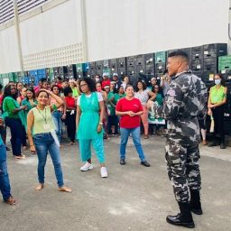 Choque ministra aula de defesa pessoal para mulheres