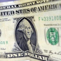 Dólar fecha em R$ 4,66, menor valor em mais de 2 anos