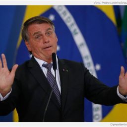 EUA devem reagir de modo sério se Bolsonaro recusar derrota, diz Arturo Valenzuela