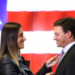 Em Porto Seguro, Roma confirma pré-candidatura de esposa a deputada federal