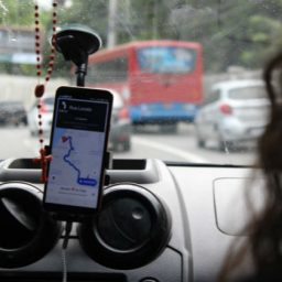 Uber vai exibir local e valor das corridas para motoristas
