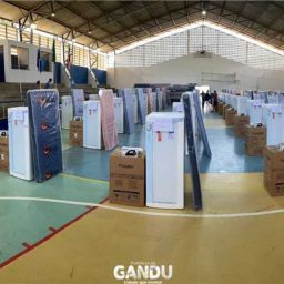 Gandu: governo entrega de kits com utensílios domésticos para famílias atingidas por chuvas