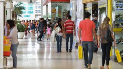 Shoppings funcionam em horários especiais no São João; confira