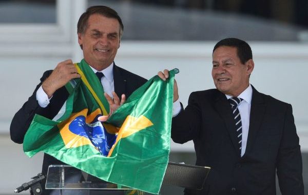 ‘Não vejo risco nenhum’, diz Mourão sobre possibilidade de Bolsonaro não aceitar derrota
