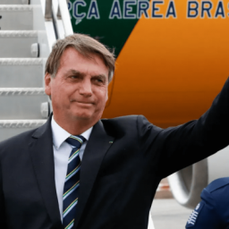 Espero poder entregar a Presidência democraticamente, diz Bolsonaro nos EUA