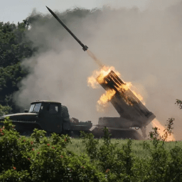 Ucrânia diz que mísseis russos atingiram bases militares e cidades em novo ataque