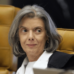 MEC: Cármen Lúcia envia à PGR pedido de inclusão de Bolsonaro em investigação