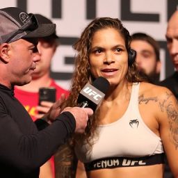 Amanda Nunes luta para recuperar cinturão em meio a rumores sobre futuro no UFC